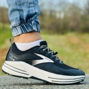 تصویر کتانی بروکس مدل Cascadia 16 سایز ۴۰ تا ۴۵ با جنس گورتکس 