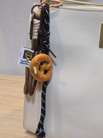 تصویر چارم بگ پرتزل 