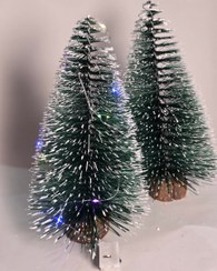 تصویر درخت کریسمس چراغ‌دار دکوری Lighted Christmas Tree