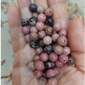 تصویر مهره سنگ رودونیت سایز 8 سوراخ دار سنگ طبیعی اصل گوی 