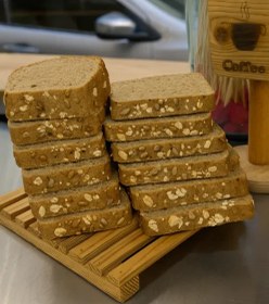 تصویر نان تست جو خمیر ترش 