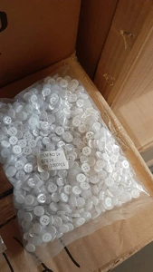 تصویر فروشگاه لایی و دکمه قنبری