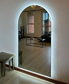 تصویر آینه قدی Wooden tall mirror