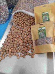 تصویر فندق خام درشت ترک خورده 