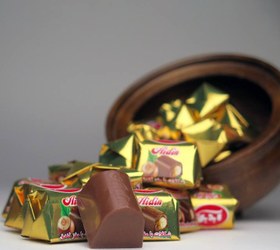 تصویر شکلات واقعی با مغز فندق آیدین - 750 Assorted Center Filled Milk &Dark Chocolate