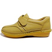 تصویر کفش طبی زنانه معراج طب مدل ۴۲۴ چرم طبیعی رنگ خردلی و مشکی 