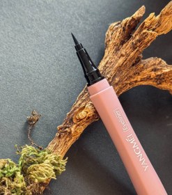 تصویر خط چشم یانگ می Yang Mi Eyeliner