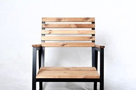 تصویر صندلی راحتی چوبی 