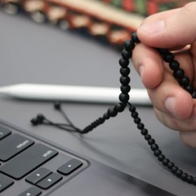 تصویر تسبیح سلوک از جنس سنگ اونیکس 