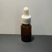 تصویر شیشه قهوه‌ای 10 میل همراه با قطره چکان سفید 