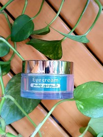 تصویر کرم دور چشم 