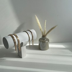 تصویر استند گردنبند مینیمال 