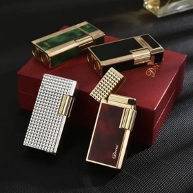 تصویر فندک بنزینی دروی مدل بغل‌زن 