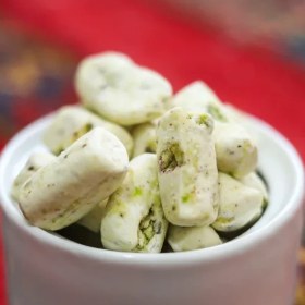 تصویر شکر پنیر پسته هل مملکت خانمی مخصوص 400 گرم Mamlekat Khanomi Pistachio Cardamom Candy - 400g