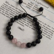 تصویر دستبند سنگ تورمالین سیاه و رزکوارتز سنگ اصل طبیعی با نخ درجه یک و گره کشویی 