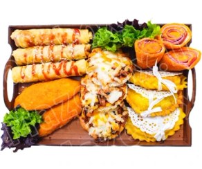 تصویر سینی فینگر فود بورک گوشت و ژامبون سوخاری 