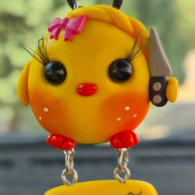 تصویر آویز ماشین جوجه چاقو بدست 