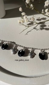 تصویر دستبند نقره‌ای آویزدار Pilgrim مدل Black Charm 