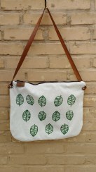تصویر کیف پارچه ای طرح برگ زیپ دار 