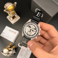 تصویر ساعت مچی امگا سواچ مدل Mission to Earthphase با بند پارچه ای 