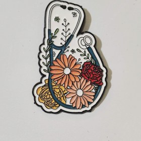 تصویر سنجاق سینه پزشکی 