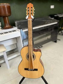 تصویر گیتار مکستور MAXTOR مدل پیکاپ دار 