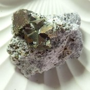 تصویر سنگ پیریت کوبیک طلایی 