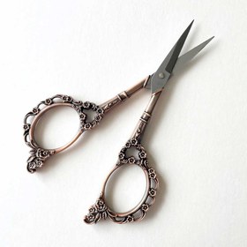 تصویر قیچی گلدوزی طرح شکوفه 