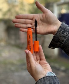 تصویر ریمل اترنتی ریمل اترنتی با فرمول حرفه‌ای، مژه‌ها رو بلند، پرپشت و مشکی عمیق می‌کنه بدون ریزش یا چسبندگی مناسب استفاده روزانه و مهمونی‌ها