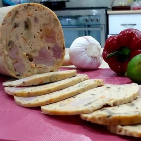 تصویر ژامبون-کالباس مرغ و قارچ خانگی (نیم کیلویی) 