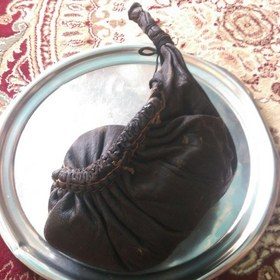 تصویر روغن حیوانی گوسفندی سنتی درون و با هیزه(1500گرم) 