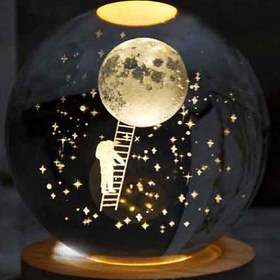 تصویر چراغ خواب گوی کریستال طرح فضانورد و ماه سایز ۱ 
