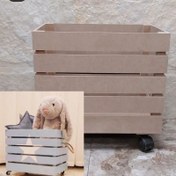 تصویر باکس اسباب بازی چوبی خام بدون رنگ چرخدار و متحرک مناسب سیسمونی و اتاق کودک 