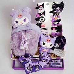 تصویر پک هدیه کرومی Kuromi _ ست کامل گیره مو، اسکرانچی، گوش‌گیر، آینه، شانه و کیف ایرپاد 
