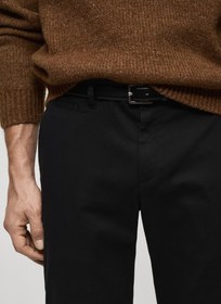 تصویر شلوار چینی کمر باریک و کوتاه پراتو برند mango man Prato Cropped Tapered Chino Trousers