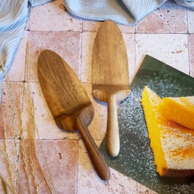 تصویر کفگیر کیک و کوکو چوبی دستساز بارلی مدل سایدا 24 سانتی چوب گردو کد bar0285 