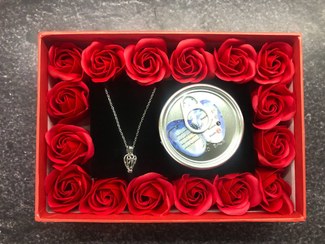 تصویر گردنبند مروارید عشق کد ZA5667 باکس گل 