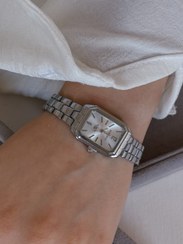 تصویر ساعت کلاسیک مستطیل سفید نقره ای 