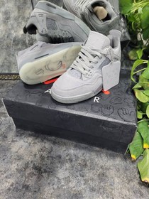 تصویر نایک ایر جوردن ۴ کاز طوسی Nike air jordan 4 kaws grey