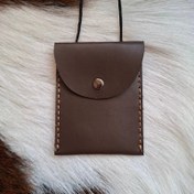 تصویر گردن آویز بزرگ جاکارتی جاحرزی چرم مصنوعی درجه یک 