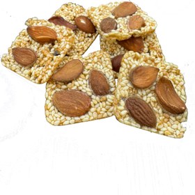 تصویر سوهان کنجدی با بادام 