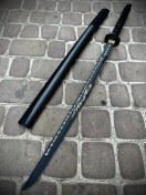 تصویر شمشیر کاتانای ۱۰۰ سانت تمام مشکی طراحی اژدها تیغه یک تیکه فولاد فنر آلمانی ضخامت ۴ میل 