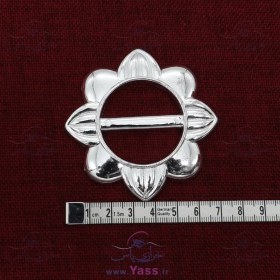 تصویر سگک نقره ای دایره 4 سانت طرح گل 