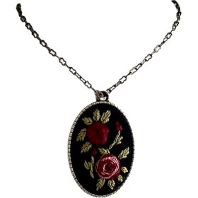 تصویر گردنبند گلدوزی رز دو رنگ 