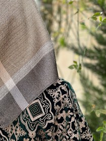 تصویر روسری مجلسی تمام لمه شاین دار A formal scarf with shiny spots