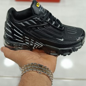 تصویر کتونی بچه گانه نایک ایرمکس پلاس تمام مشکی Nike Air Max Plus 