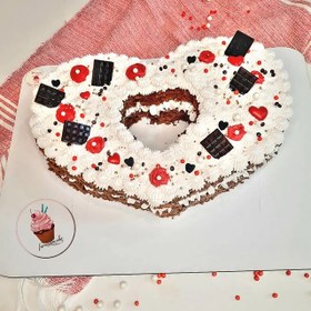 تصویر کیک سابله شکل قلب با پایه ی کیک شکلاتی تزئینات 