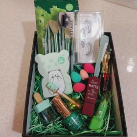 تصویر باکس هدیه دخترانه آرایشی شیک و کامل سبز | بهترین کادو برای دختران و بانوان - عکس 