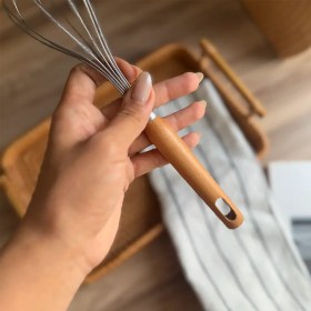 تصویر همزن دسته چوبی 