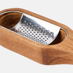 تصویر رنده ی پنیر با بیس چوبی 